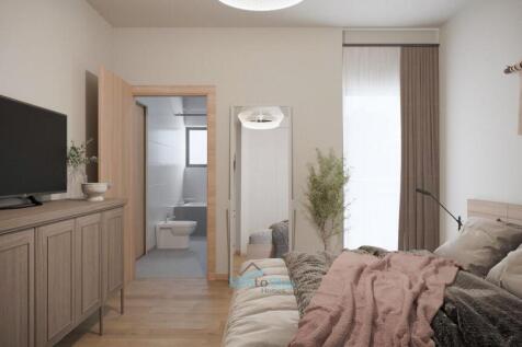 bedroom with en-suite bathroom