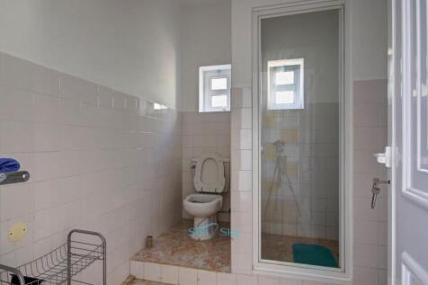 main house - family bathroom