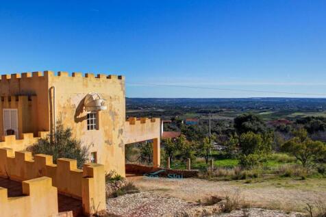 second building with studio apartments