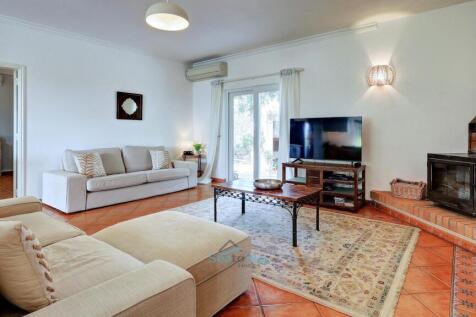 spacious lounge area