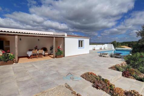 annex with store room and changing room