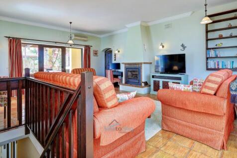 stairs down to en-suite bedroom