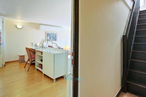 entrance to en-suite bedroom