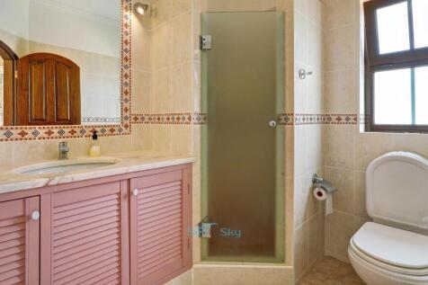 en-suite shower room