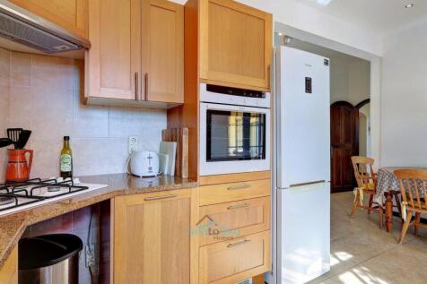 built in oven, hob and extractor