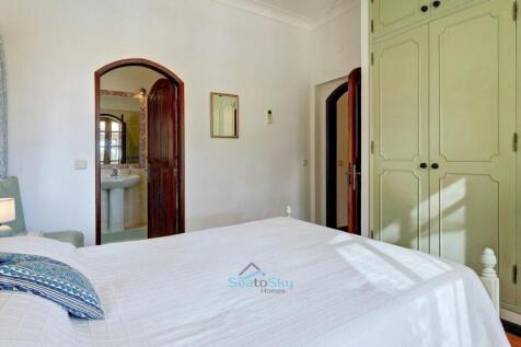 bedroom 4 with en-suite bathroom