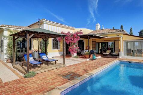 sunbathing pergola off bedroom 4