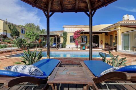 plentiful sunbathing areas