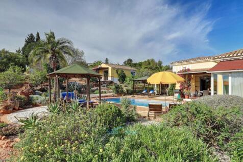 mature landscaped gardens