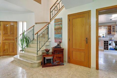 entrance hall with door to basement garage