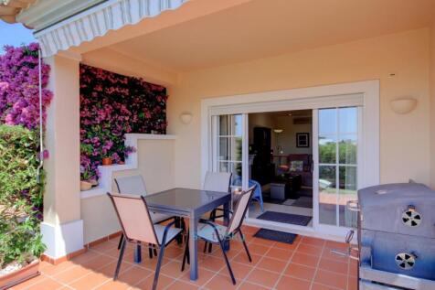 covered terrace off lounge