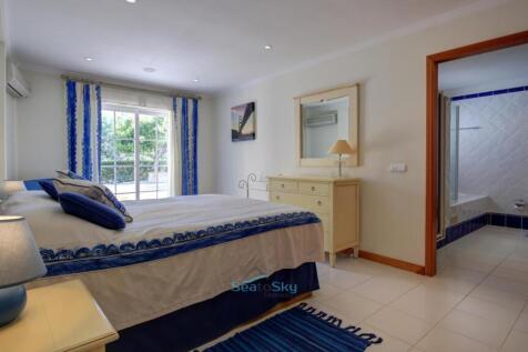 second downstairs bedroom