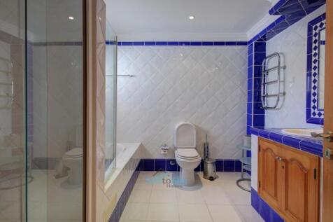 en suite with bath and walk-in shower