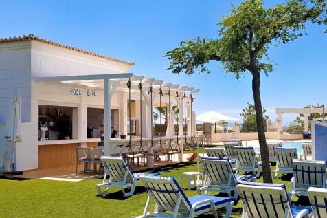 poolside refreshments