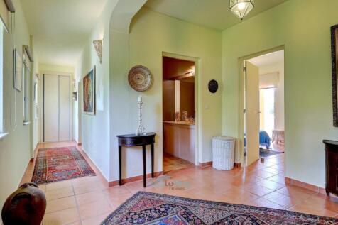 hall to 2nd &amp; 3rd bedrooms