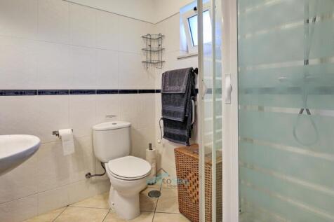 en-suite shower room