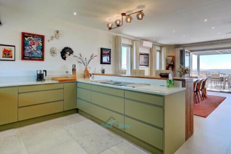 plenty of counter space