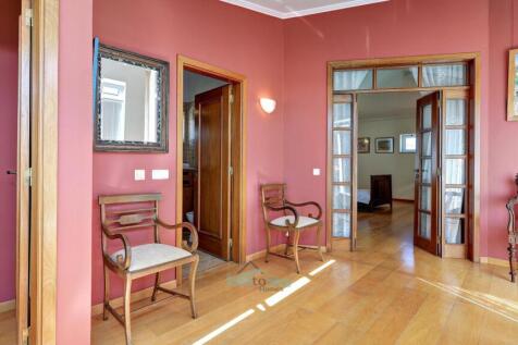 hallway to upstairs bedrooms