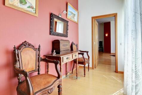 entrance doorway to upper level suite