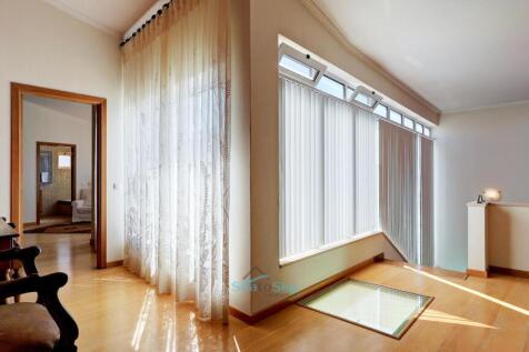 wall of windows in hallway