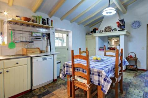 plenty of space for table and chairs