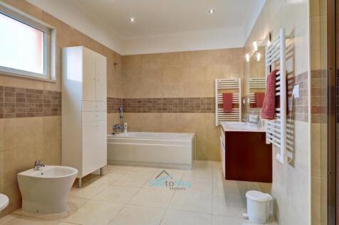en-suite bathroom