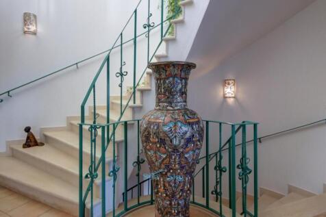 beautiful spiral staircase