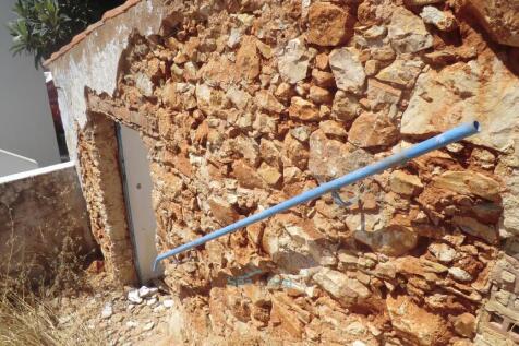 steps down to the existing annex