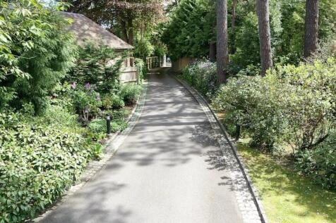 Private driveway from house back to road