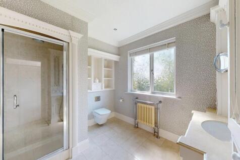 Master En Suite Bathroom