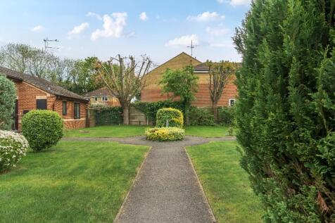NEW Kennet Court