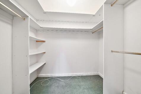 Walk-in Wardrobe