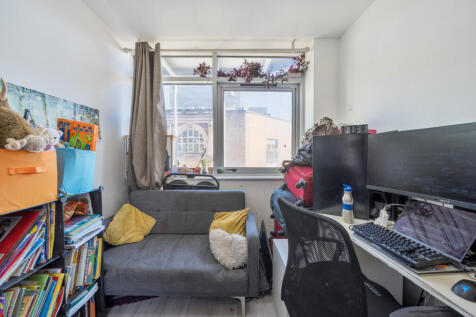 1363899-6-68e4ab9...