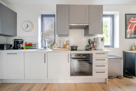 1370009-6-68f76f9...