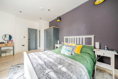 1370009-3-68f770a...