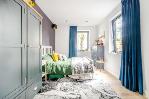 1370009-5-68f770a...