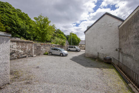 1Z6E7765 rear car park area
