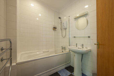 1Z6E0703 skibo Bathroom
