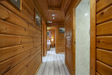 1Z6E0870 Carrick Hallway