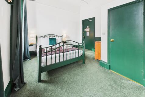 CAM03185G0-PR0122-STILL013