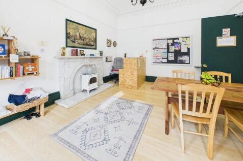 CAM03185G0-PR0122-STILL010