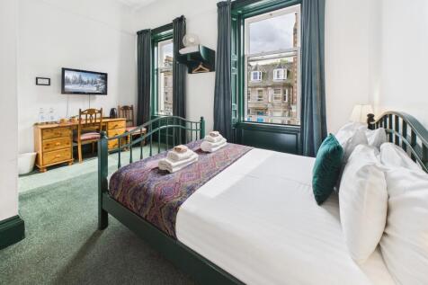 CAM03185G0-PR0122-STILL014