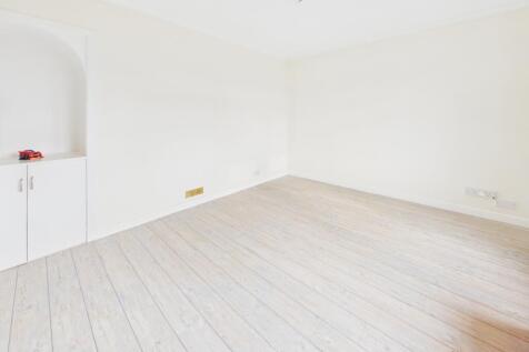 CAM03481G0-PR0118-STILL008