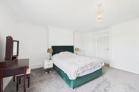 CAM03481G0-PR0110-STILL010