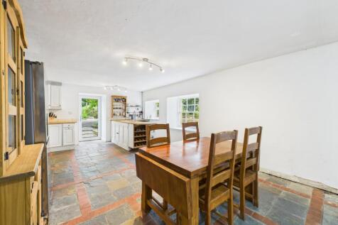 CAM03481G0-PR0110-STILL026