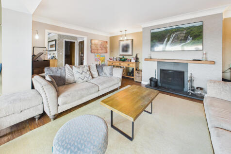 CAM03481G0-PR0120-STILL011