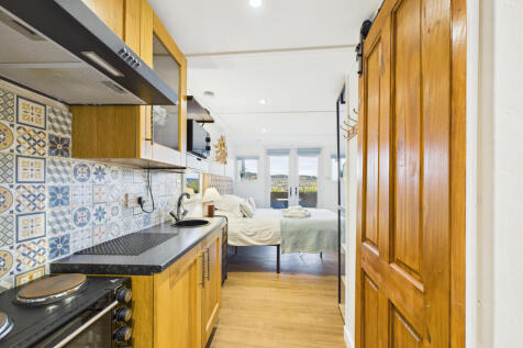 CAM03185G0-PR0124-STILL016