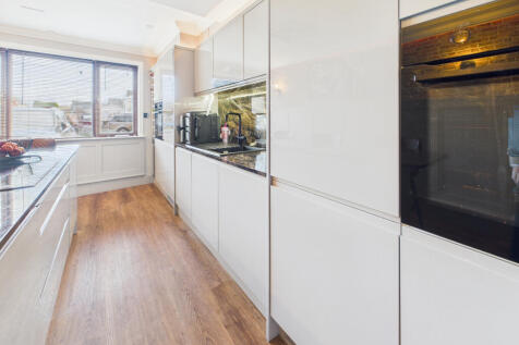 CAM03481G0-PR0120-STILL004