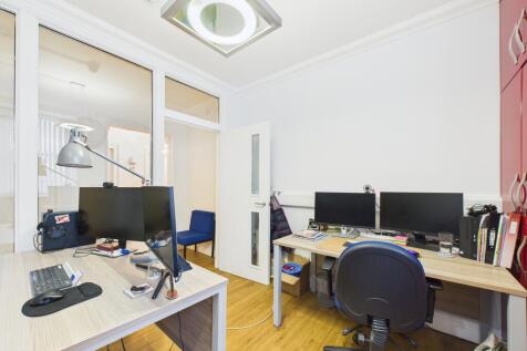 CAM03185G0-PR0125-STILL023