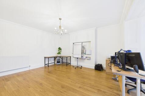 CAM03185G0-PR0125-STILL015